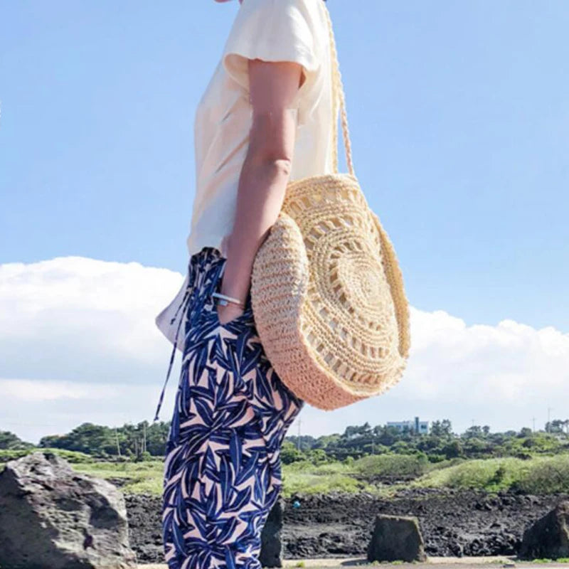 Summer Round Straw Bag Women Woven Rattan Beach Bag Hot New Shoulder Bag Circle Hollow Out Handle Bag Casual Shopper Tote Pouch