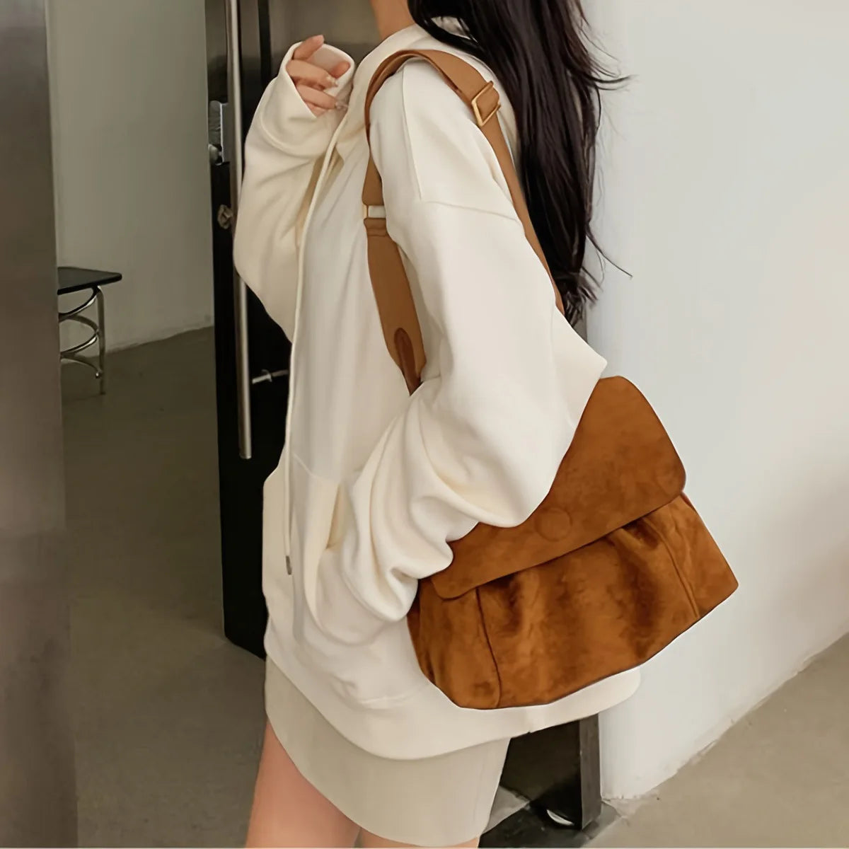 Suede Leather Women's Shoulder Bag Magnetic Button Messenger Bag Large Capacity Work Outing Velvet Tote Bag for Women Daily Use