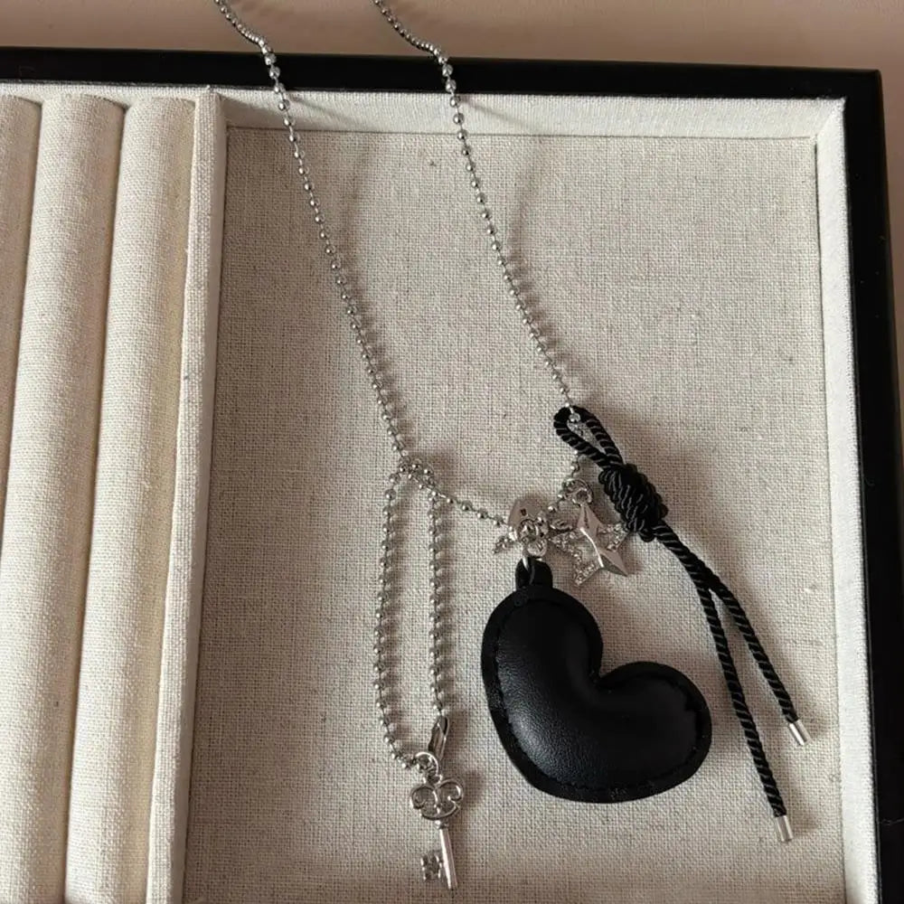 HOT Girl's Sweater Chain Metal&PU Chains Women Bag Pendants Unique Vintage Keychains With PU Heart Jewelry Accessories Gifts NEW