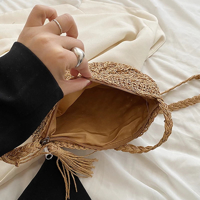 Fashion Semicircle Straw Woven Shoulder Crossbody Bag Travel Small Handbag Ladies Summer Handmade Rattan Tassel Design Beach Bag