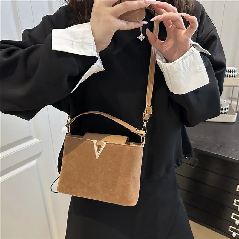 Fashionable Mini Suede Women's Bag, Faux Suede Tote Bag, Simple Hardware Lock Buckle Decoration Handbag Purse Cross Body Bags