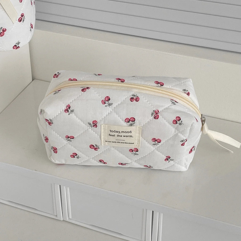 Cherry Makeup Bag Women's Cosmetic Bags Fashion Portable Cute Cosmetic Travel Storage Pouch Handbag Cotton Quilted Zipper Purse