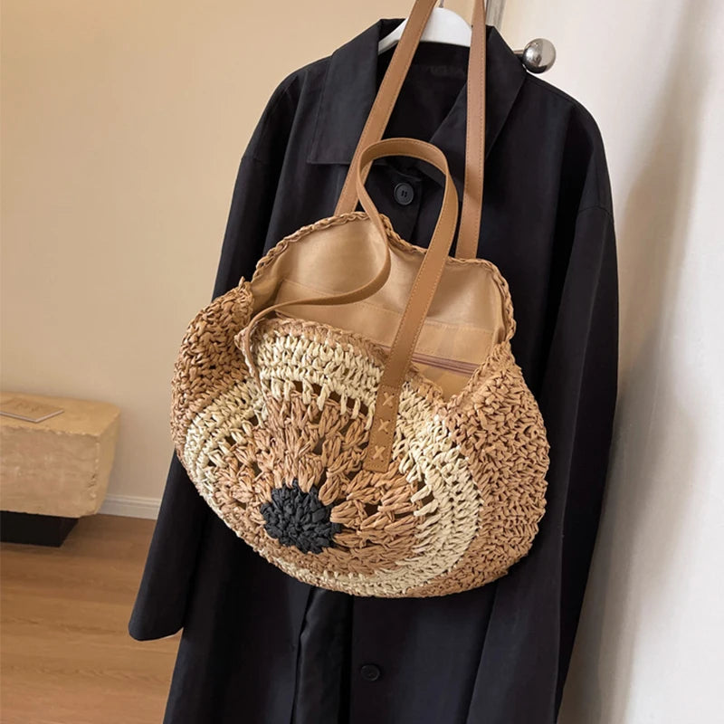 Round Casual Tote Bag with Zipper Closure Vacation Bag Trendy Large Woven Beach Bag Holiday Travel Handbag for Women and Girls