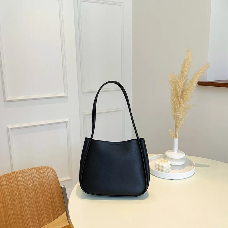 Simple And Casual New Popular PU Leather Versatile Shoulder Underarm Bag Small Fresh Solid Color Bear Pendant Handbag