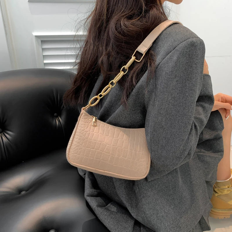 Trendy Lightweight Women Small Square Bag Crocodile Pattern Faux Fur Material Versatile Chain Strap Single Shoulder Bag