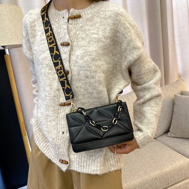 Internet Celebrity Fashion Women's Bag, New Pressed Grid Small Square Bag, Wide Shoulder Strap, Single Shoulder Crossbody Bag