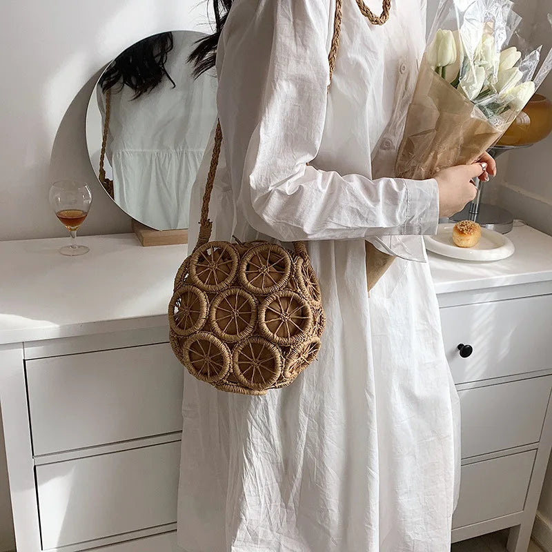 Summer Hollow Round Straw Bag For Women Casual Woven Handmade Crossbody Bag New Trendy Rattan Beach Bags Designer Circle Handbag