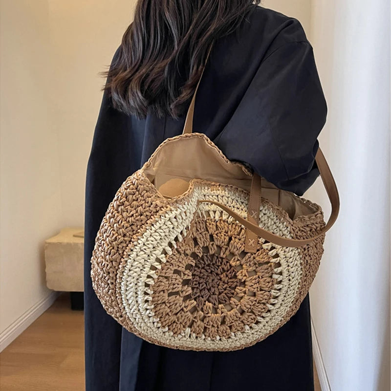 Round Casual Tote Bag with Zipper Closure Vacation Bag Trendy Large Woven Beach Bag Holiday Travel Handbag for Women and Girls