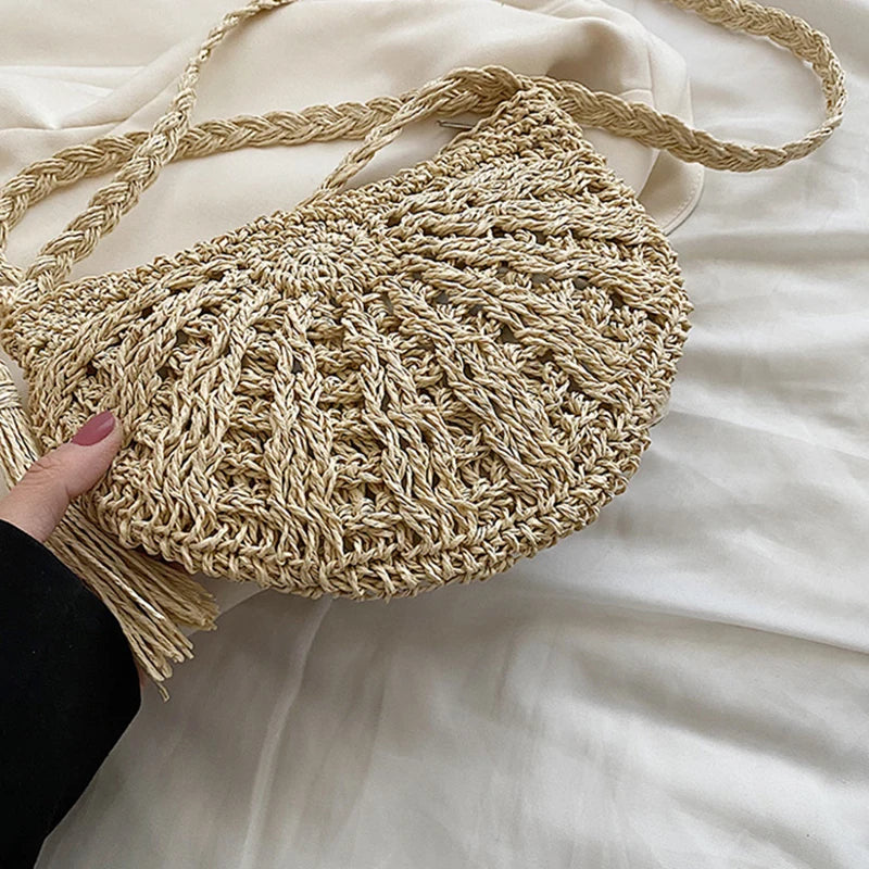 Fashion Semicircle Straw Woven Shoulder Crossbody Bag Travel Small Handbag Ladies Summer Handmade Rattan Tassel Design Beach Bag