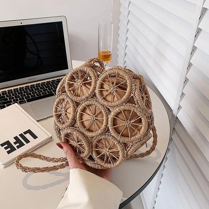 Summer Hollow Round Straw Bag For Women Casual Woven Handmade Crossbody Bag New Trendy Rattan Beach Bags Designer Circle Handbag