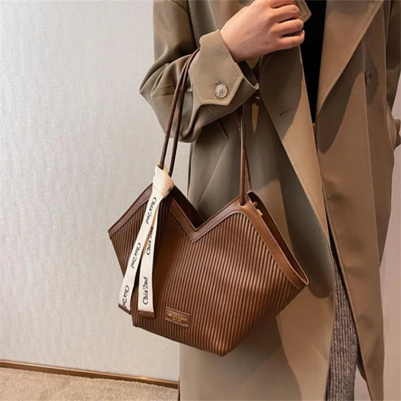 Love Design Tote Bag, Trendy Large Capacity Shoulder Bag, Faux Leather Simple Bag for Women Work Purses and Handbags