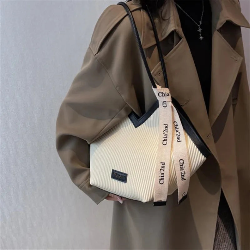 Love Design Tote Bag, Trendy Large Capacity Shoulder Bag, Faux Leather Simple Bag for Women Work Purses and Handbags