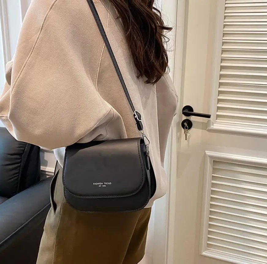 Fashionable Synthetic Leather Crossbody Bag, Womens Shoulder Bag, Simple Square Design, Adjustable Strap, Suitable for Daily Use