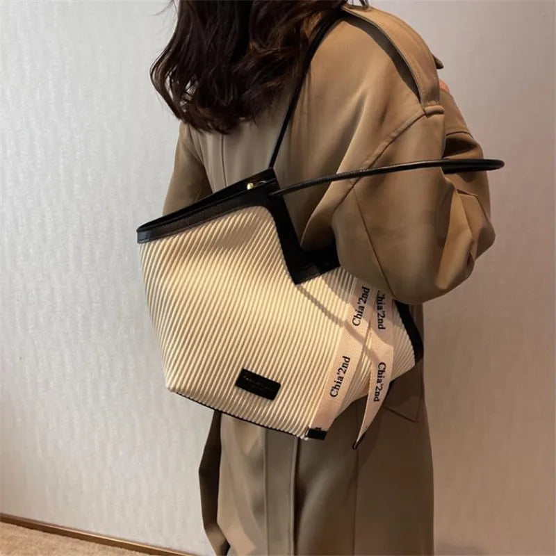 Love Design Tote Bag, Trendy Large Capacity Shoulder Bag, Faux Leather Simple Bag for Women Work Purses and Handbags