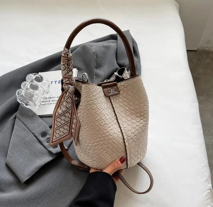 Fashionable Women's Bucket Bag, Stylish Solid Color Woven Effect Handbag Shoulder Bag and Crossbody Bag, Can Be Carried By Hand
