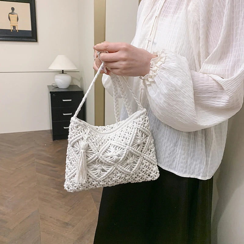 Handwoven Shoulder Bag for Women Crossbody Bag with Zipper Tassel Details Beach Bag for Travel