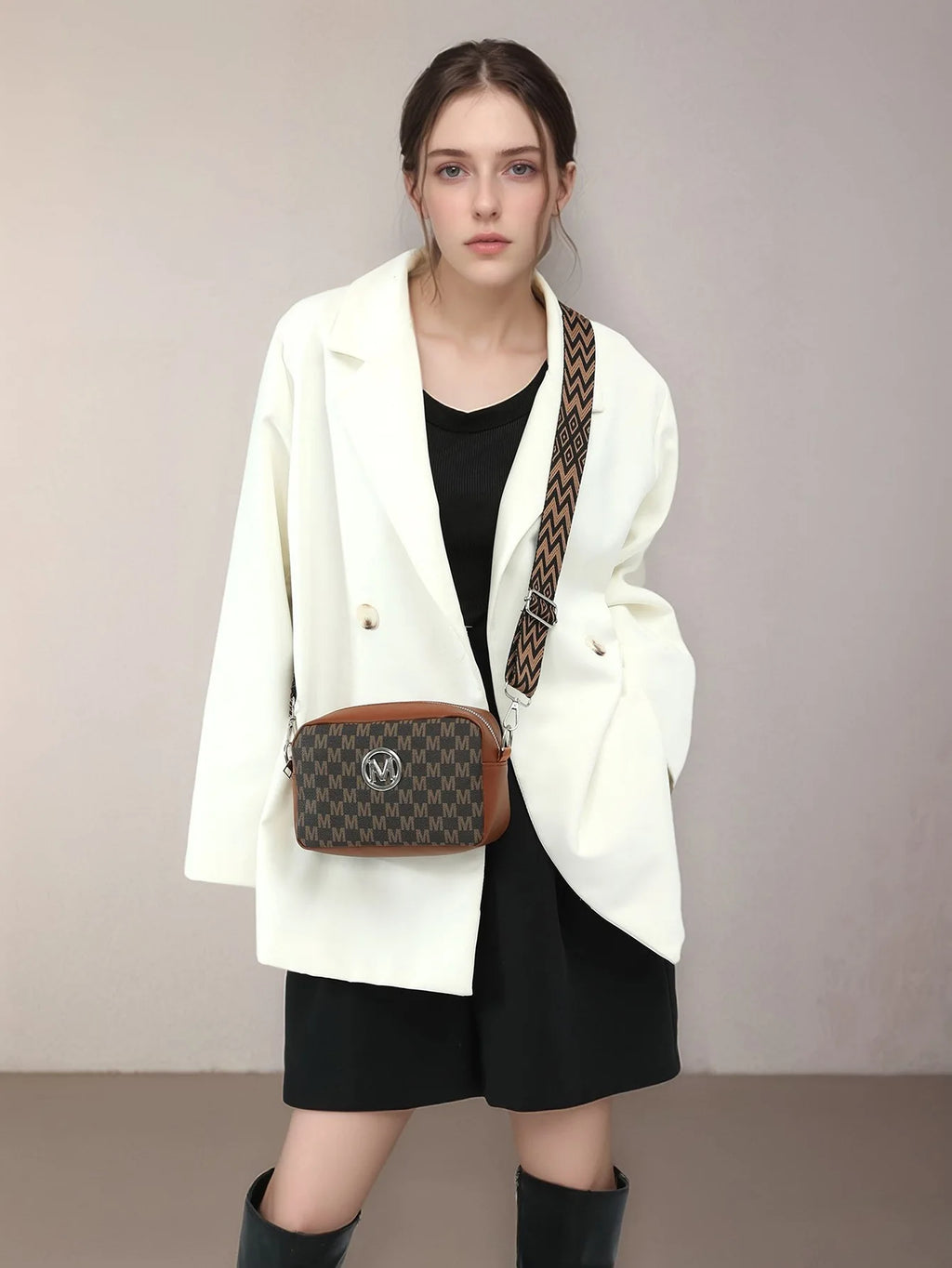 Retro M Pattern Design Female Crossbody Bag, Stylish Ladies Shoulder Bag, Wide Strap Phone Coin Purse for Women Work Party Date