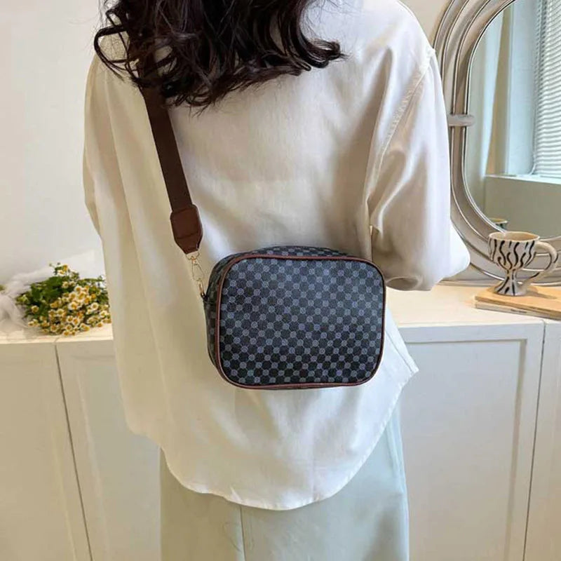 Simple And Trendy Texture, Casual Women's Shoulder Bag With A Foreign Style Strap, Small Hanging Bag, Diagonal Crossbody Small S