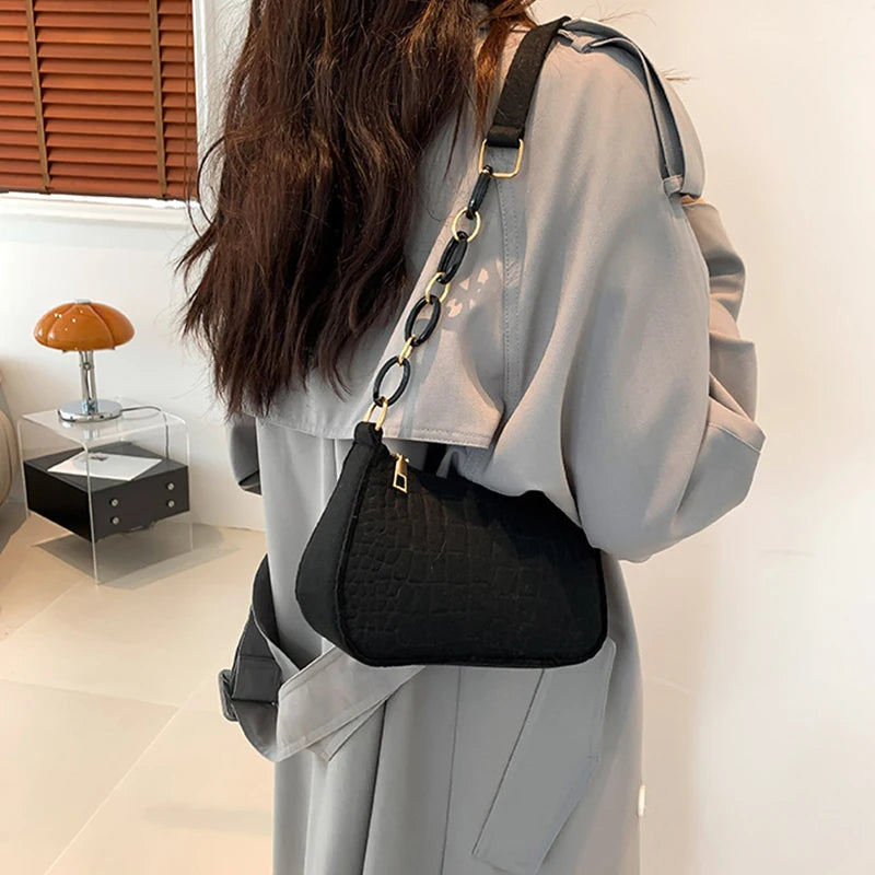 Trendy Lightweight Women Small Square Bag Crocodile Pattern Faux Fur Material Versatile Chain Strap Single Shoulder Bag