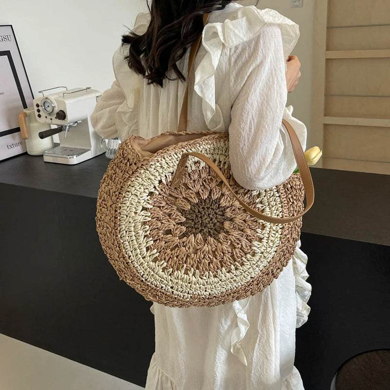 Round Casual Tote Bag with Zipper Closure Vacation Bag Trendy Large Woven Beach Bag Holiday Travel Handbag for Women and Girls