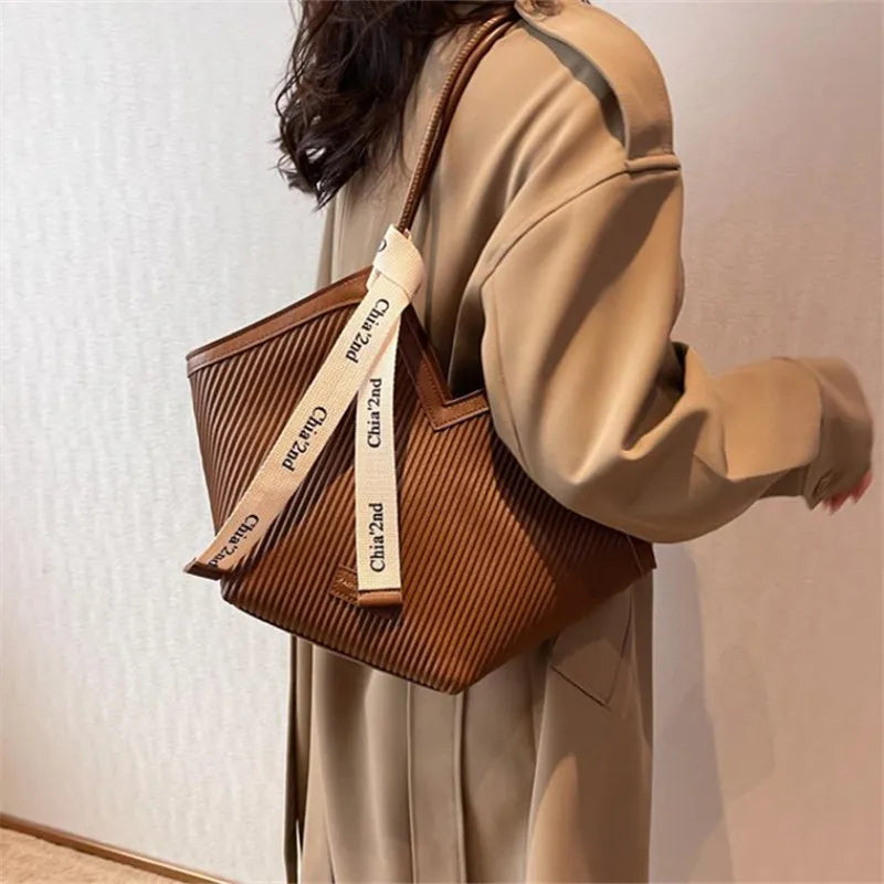 Love Design Tote Bag, Trendy Large Capacity Shoulder Bag, Faux Leather Simple Bag for Women Work Purses and Handbags