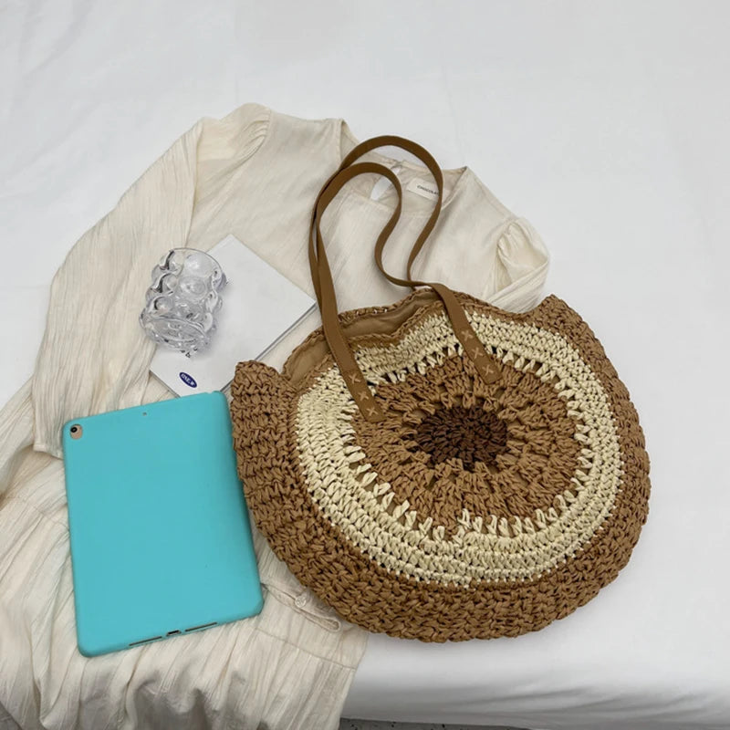 Round Casual Tote Bag with Zipper Closure Vacation Bag Trendy Large Woven Beach Bag Holiday Travel Handbag for Women and Girls