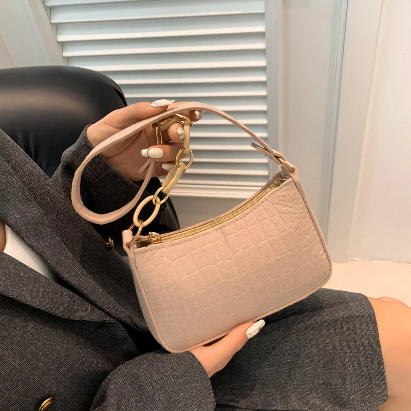 Trendy Lightweight Women Small Square Bag Crocodile Pattern Faux Fur Material Versatile Chain Strap Single Shoulder Bag