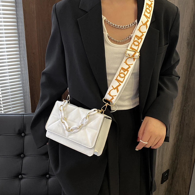 Internet Celebrity Fashion Women's Bag, New Pressed Grid Small Square Bag, Wide Shoulder Strap, Single Shoulder Crossbody Bag