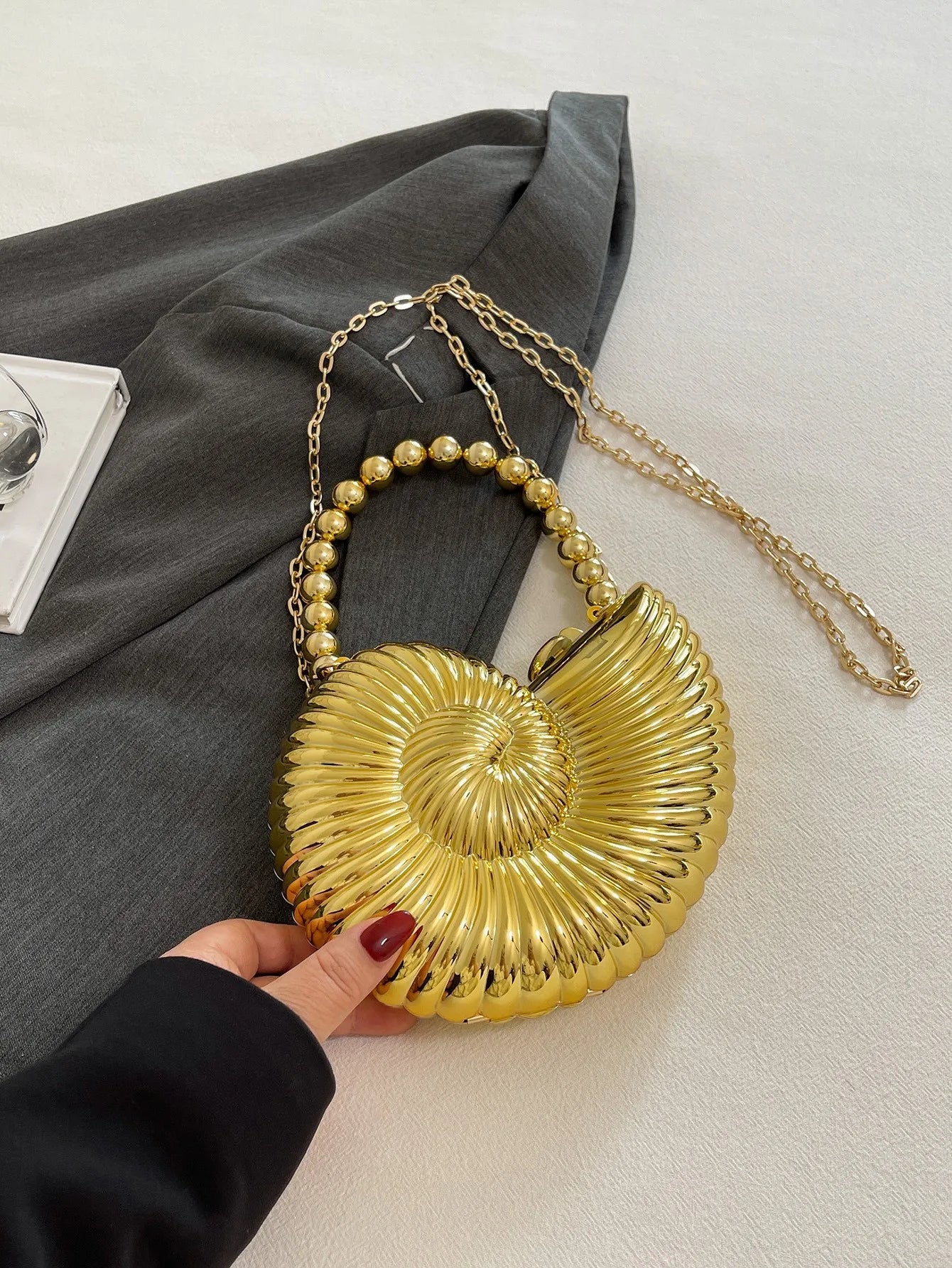 Golden Conch Shaped Shoulder Bag, Detachable Shoulder Strap, Lipstick Pouch, Elegant Shoulder Bag, Suitable For Evening Outings