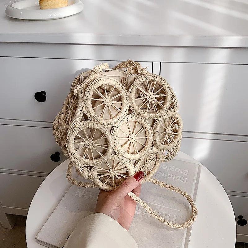 Summer Hollow Round Straw Bag For Women Casual Woven Handmade Crossbody Bag New Trendy Rattan Beach Bags Designer Circle Handbag