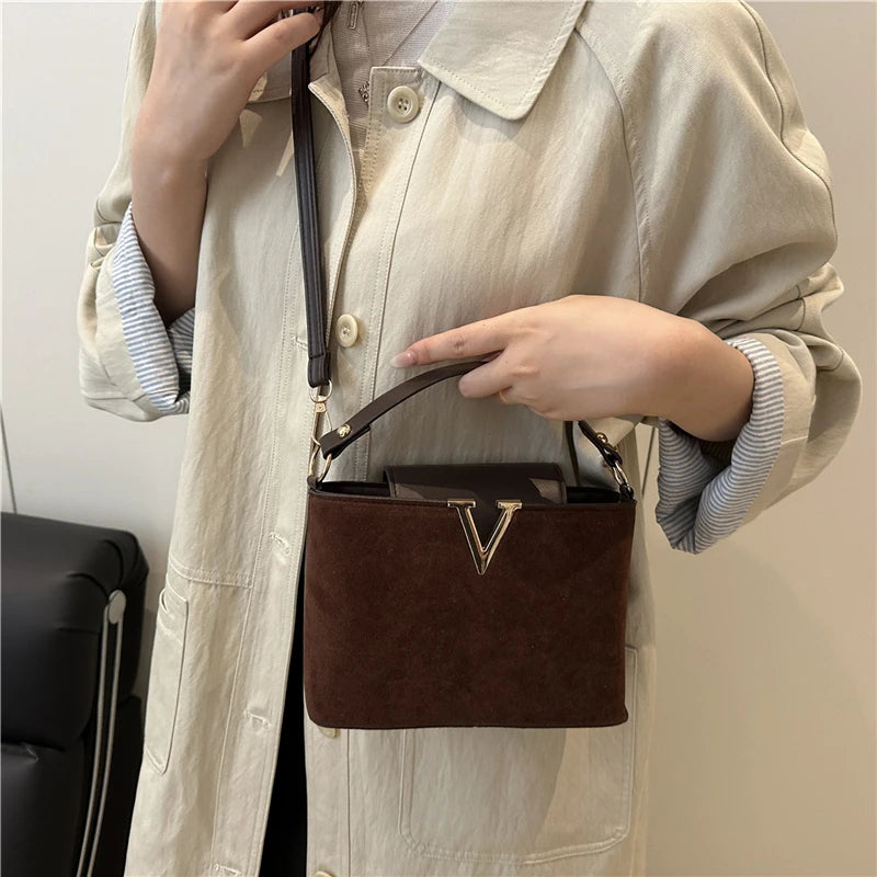 Fashionable Mini Suede Women's Bag, Faux Suede Tote Bag, Simple Hardware Lock Buckle Decoration Handbag Purse Cross Body Bags