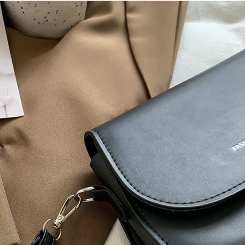 Fashion Flap Saddle Shoulder Bags for Women Solid Color Designer Messenger Handbags Purse Small Female Leather Crossbody Bag