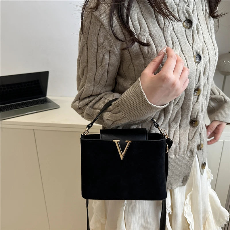 Fashionable Mini Suede Women's Bag, Faux Suede Tote Bag, Simple Hardware Lock Buckle Decoration Handbag Purse Cross Body Bags