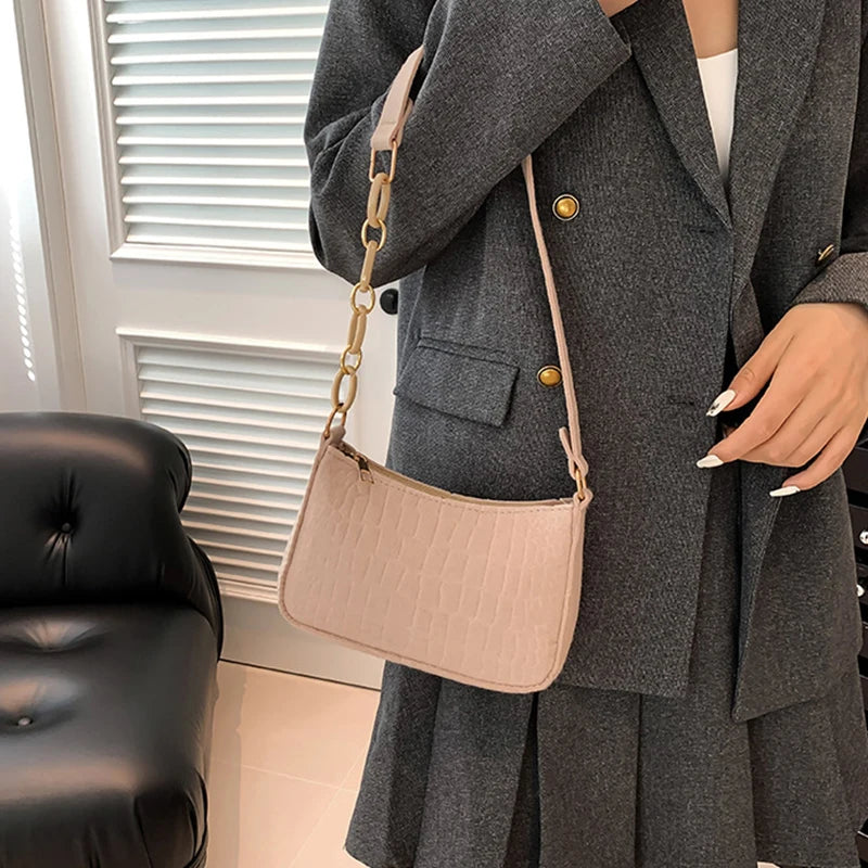 Trendy Lightweight Women Small Square Bag Crocodile Pattern Faux Fur Material Versatile Chain Strap Single Shoulder Bag