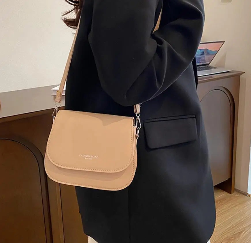 Fashionable Synthetic Leather Crossbody Bag, Womens Shoulder Bag, Simple Square Design, Adjustable Strap, Suitable for Daily Use