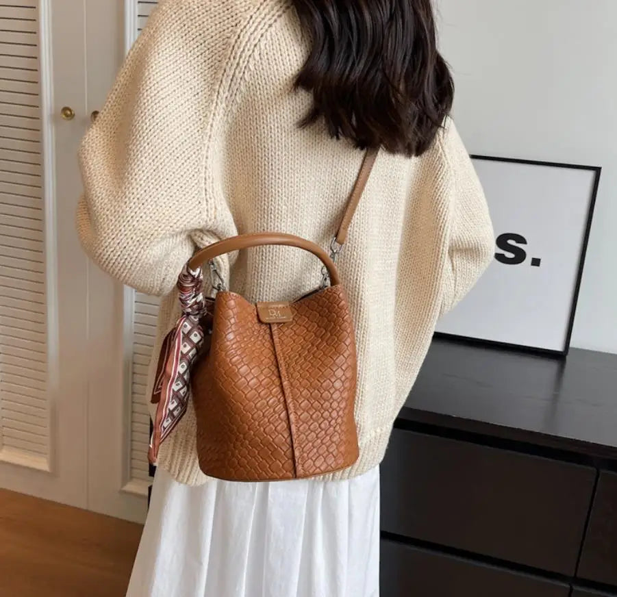 Fashionable Women's Bucket Bag, Stylish Solid Color Woven Effect Handbag Shoulder Bag and Crossbody Bag, Can Be Carried By Hand