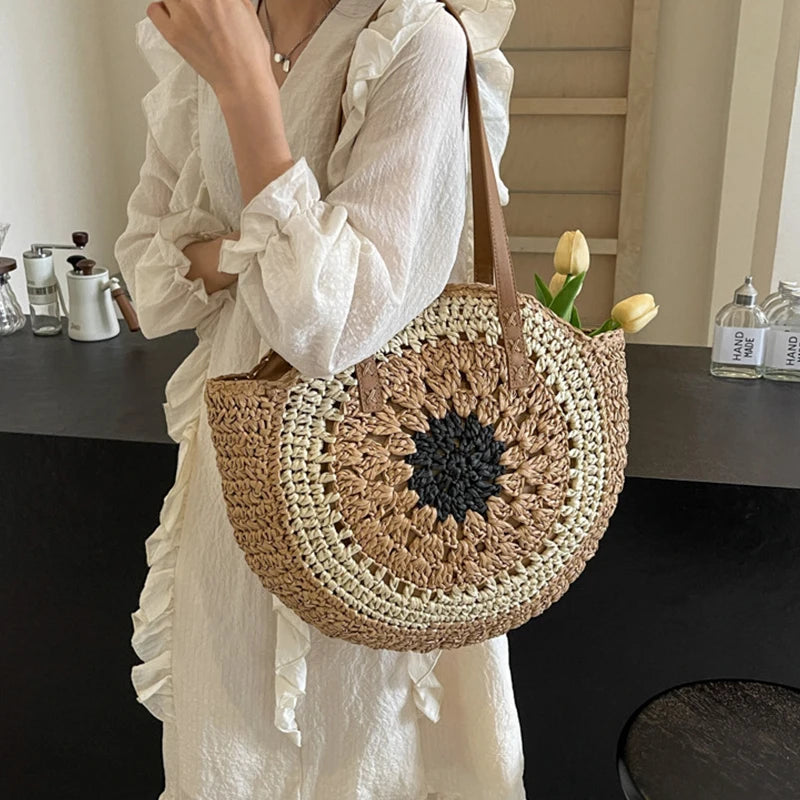 Round Casual Tote Bag with Zipper Closure Vacation Bag Trendy Large Woven Beach Bag Holiday Travel Handbag for Women and Girls