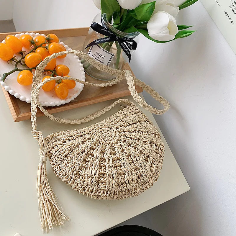 Fashion Semicircle Straw Woven Shoulder Crossbody Bag Travel Small Handbag Ladies Summer Handmade Rattan Tassel Design Beach Bag