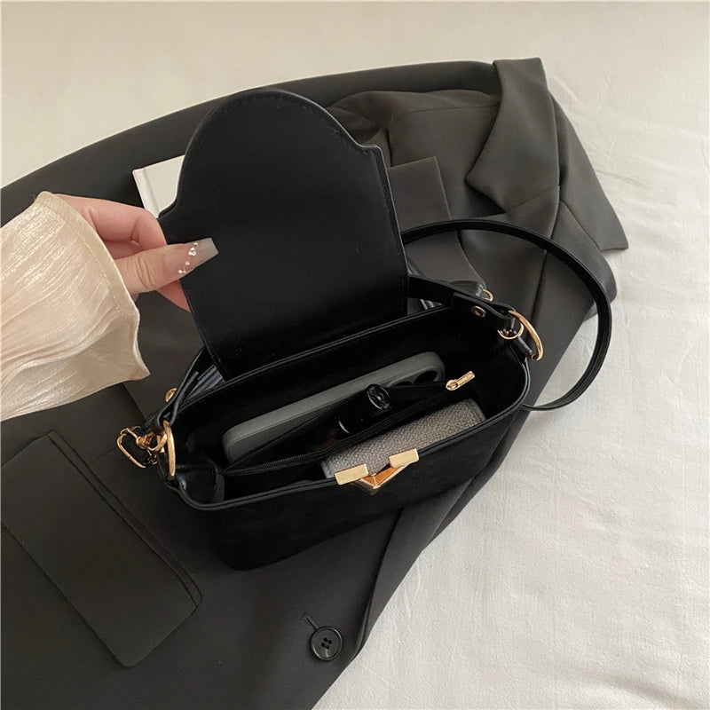 Fashionable Mini Suede Women's Bag, Faux Suede Tote Bag, Simple Hardware Lock Buckle Decoration Handbag Purse Cross Body Bags