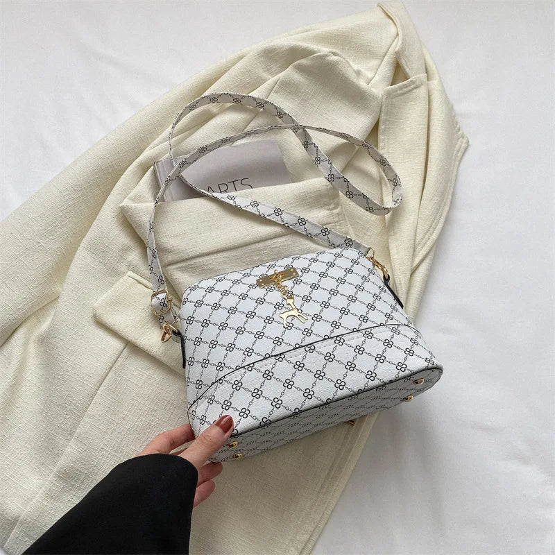 PU Leather Women Shoulder Bag Female Deer Pendant Handbags Girl Small Crossbody Bag Fashion Shell Shape Messenger Bag Bolsos