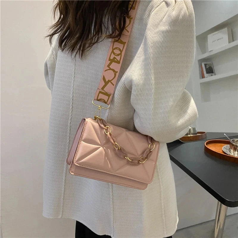Internet Celebrity Fashion Women's Bag, New Pressed Grid Small Square Bag, Wide Shoulder Strap, Single Shoulder Crossbody Bag