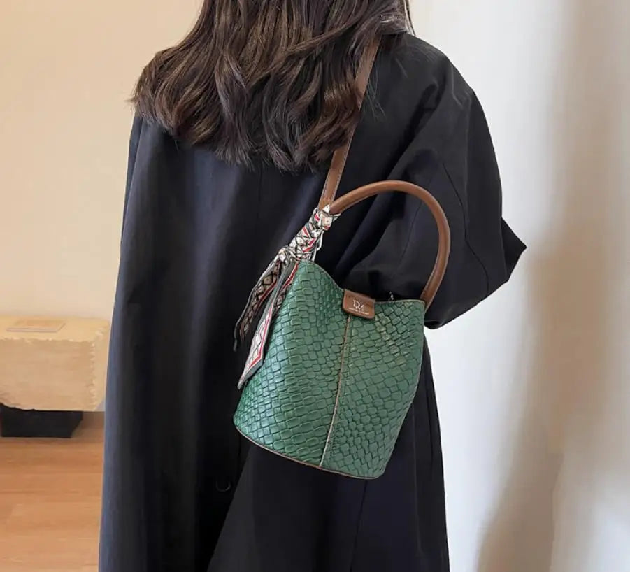 Fashionable Women's Bucket Bag, Stylish Solid Color Woven Effect Handbag Shoulder Bag and Crossbody Bag, Can Be Carried By Hand