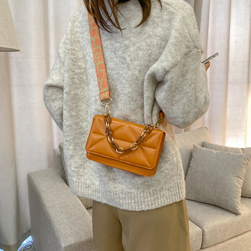 Internet Celebrity Fashion Women's Bag, New Pressed Grid Small Square Bag, Wide Shoulder Strap, Single Shoulder Crossbody Bag