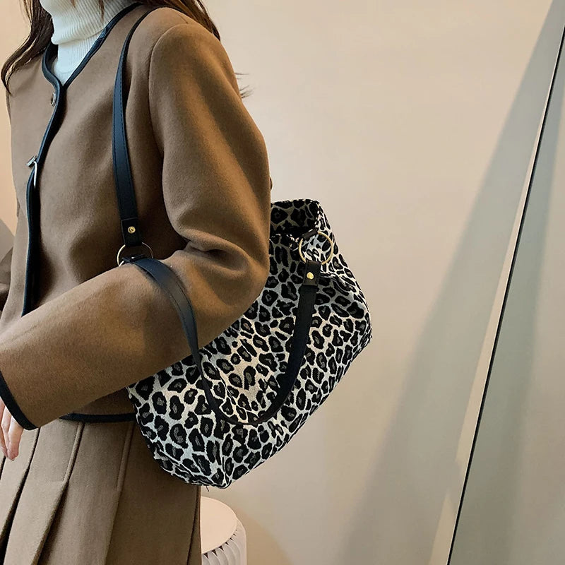New Fashion Tote Bags Shopping and Travel Canvas Bags Women Popular Handbags Large Capacity Leopard Shoulder Bags