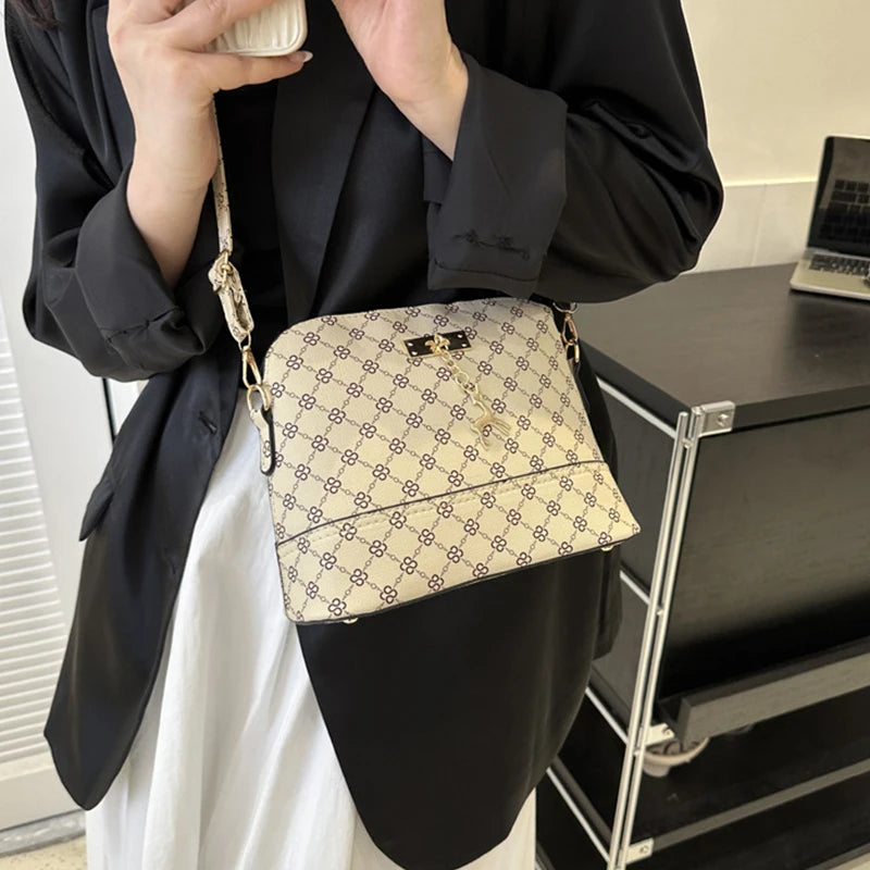 PU Leather Women Shoulder Bag Female Deer Pendant Handbags Girl Small Crossbody Bag Fashion Shell Shape Messenger Bag Bolsos