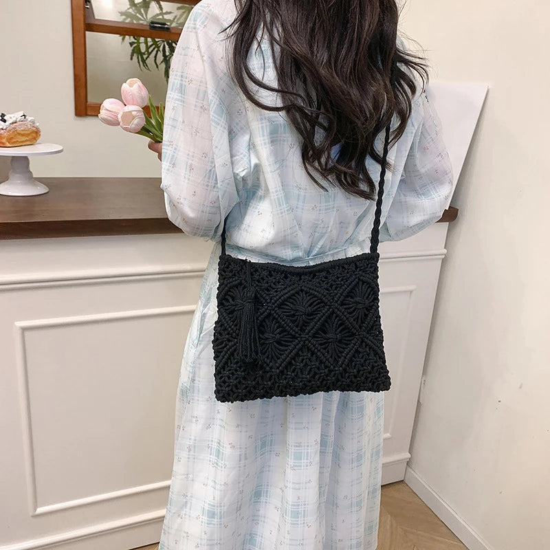 Handwoven Shoulder Bag for Women Crossbody Bag with Zipper Tassel Details Beach Bag for Travel