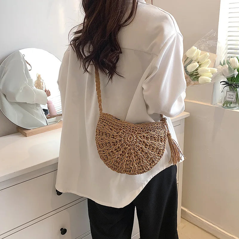 Fashion Semicircle Straw Woven Shoulder Crossbody Bag Travel Small Handbag Ladies Summer Handmade Rattan Tassel Design Beach Bag