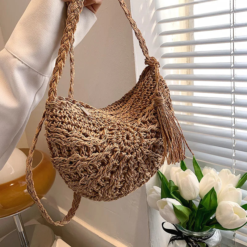 Fashion Semicircle Straw Woven Shoulder Crossbody Bag Travel Small Handbag Ladies Summer Handmade Rattan Tassel Design Beach Bag