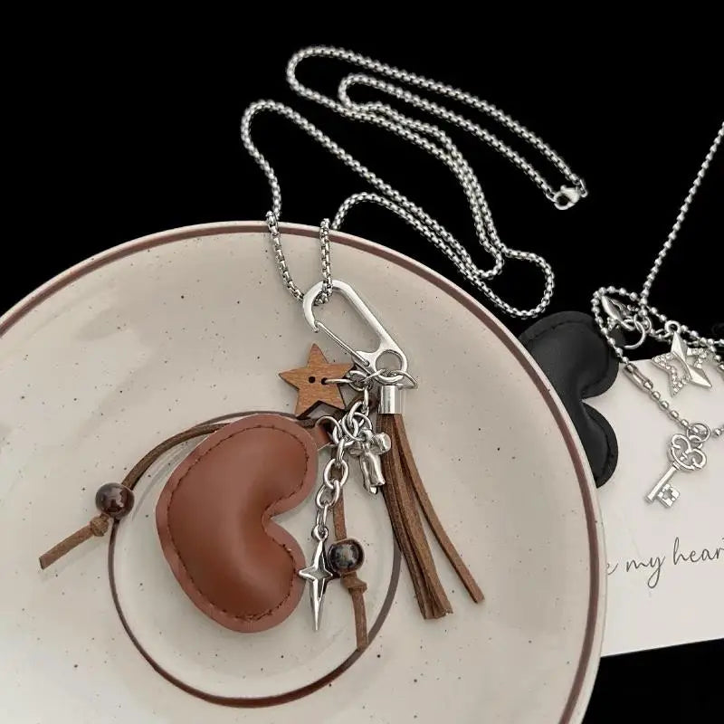 HOT Girl's Sweater Chain Metal&PU Chains Women Bag Pendants Unique Vintage Keychains With PU Heart Jewelry Accessories Gifts NEW