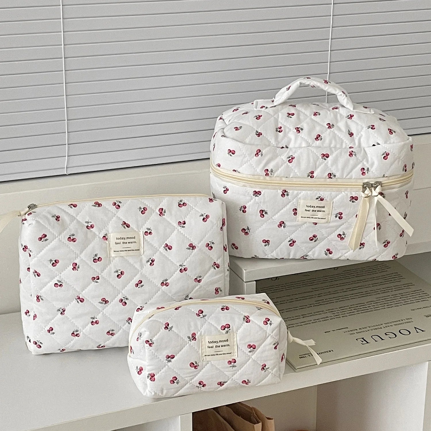 Cherry Makeup Bag Women's Cosmetic Bags Fashion Portable Cute Cosmetic Travel Storage Pouch Handbag Cotton Quilted Zipper Purse